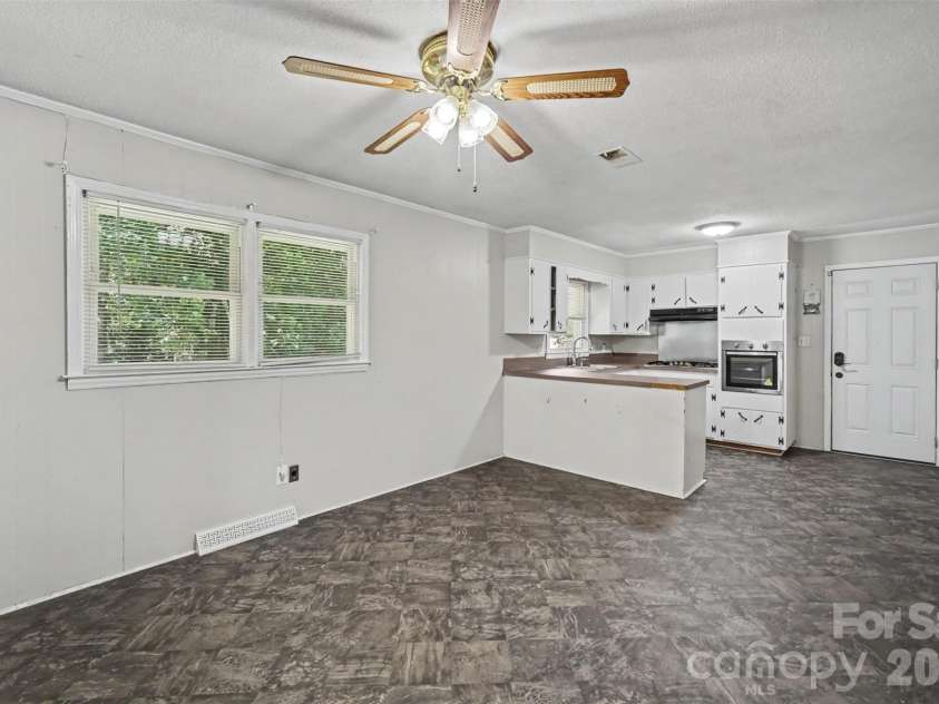 829 Vancouver Lane, Gastonia, NC 28052.  MLS# CAR4424642, YatesRealty ID 51079. 