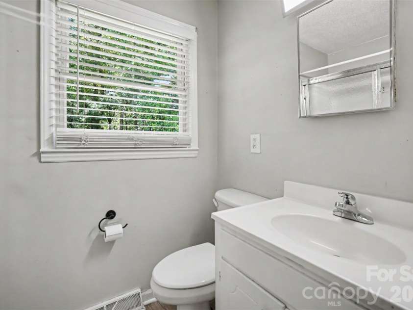 829 Vancouver Lane, Gastonia, NC 28052.  MLS# CAR4424642, YatesRealty ID 51079. 