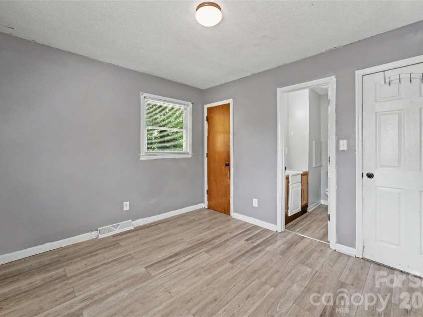829 Vancouver Lane, Gastonia, NC 28052.  MLS# CAR4424642, YatesRealty ID 51079. 