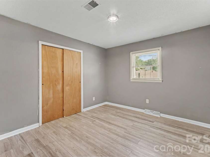 829 Vancouver Lane, Gastonia, NC 28052.  MLS# CAR4424642, YatesRealty ID 51079. 