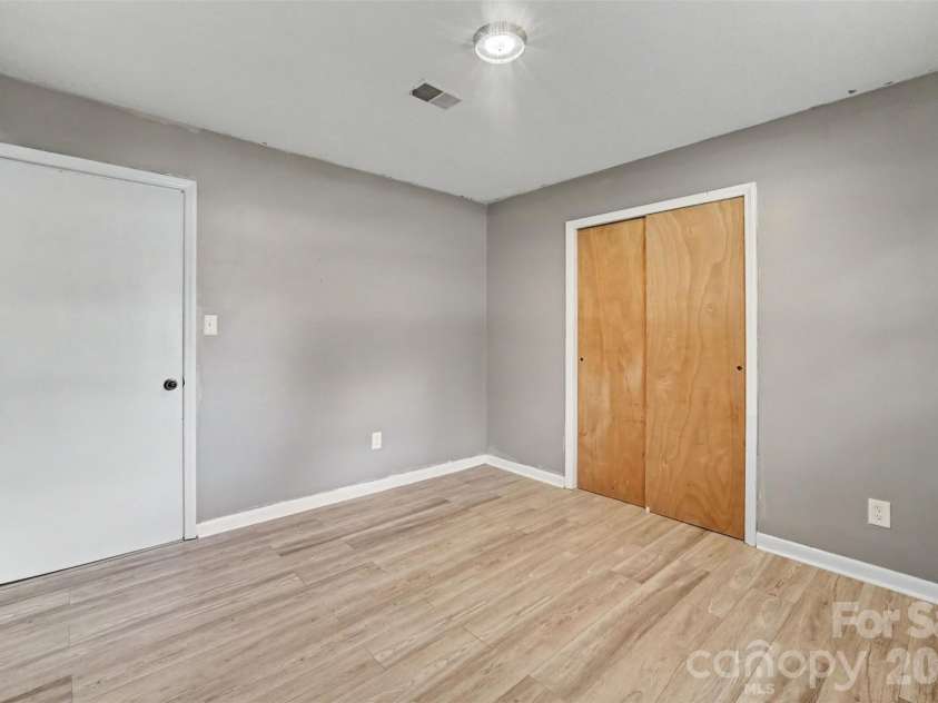 829 Vancouver Lane, Gastonia, NC 28052.  MLS# CAR4424642, YatesRealty ID 51079. 