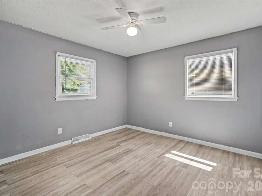 829 Vancouver Lane, Gastonia, NC 28052.  MLS# CAR4424642, YatesRealty ID 51079. 