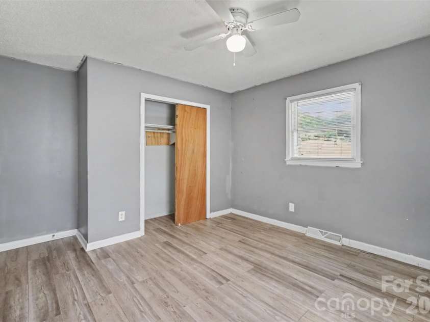 829 Vancouver Lane, Gastonia, NC 28052.  MLS# CAR4424642, YatesRealty ID 51079. 