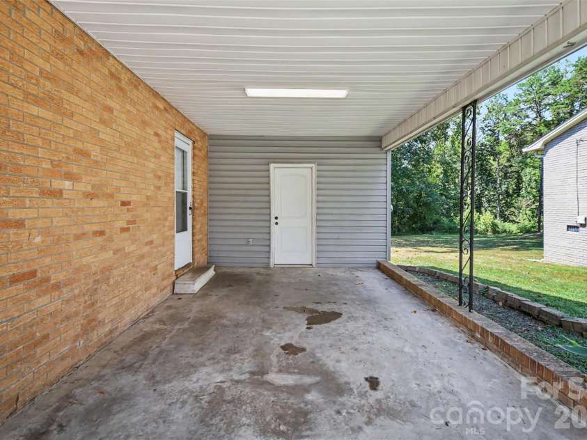 829 Vancouver Lane, Gastonia, NC 28052.  MLS# CAR4424642, YatesRealty ID 51079. 