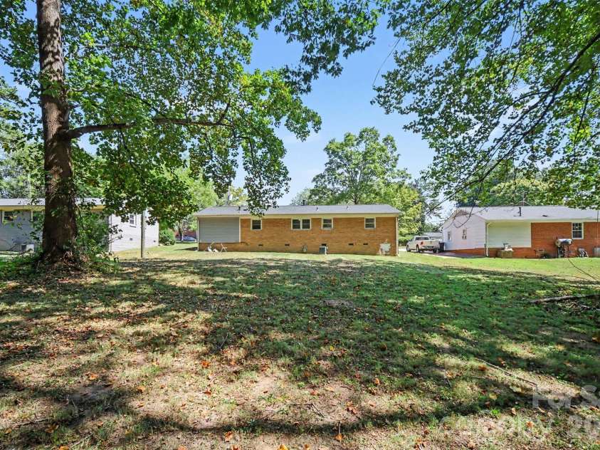 829 Vancouver Lane, Gastonia, NC 28052.  MLS# CAR4424642, YatesRealty ID 51079. 