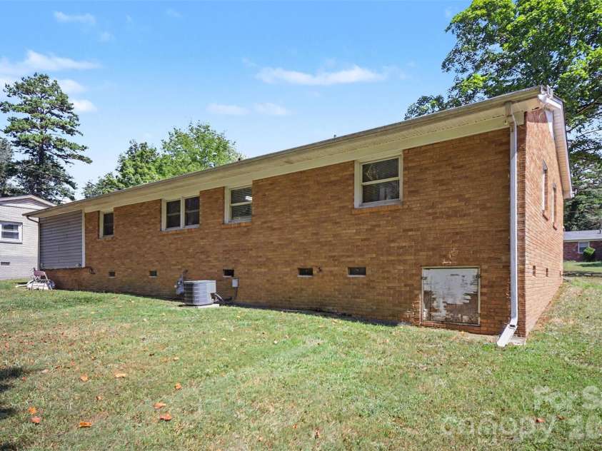 829 Vancouver Lane, Gastonia, NC 28052.  MLS# CAR4424642, YatesRealty ID 51079. 