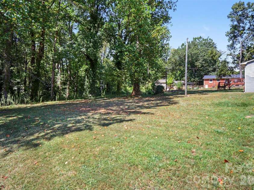 829 Vancouver Lane, Gastonia, NC 28052.  MLS# CAR4424642, YatesRealty ID 51079. 