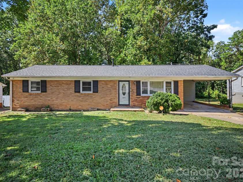 829 Vancouver Lane, Gastonia, NC 28052.  MLS# CAR4424642, YatesRealty ID 51079. 