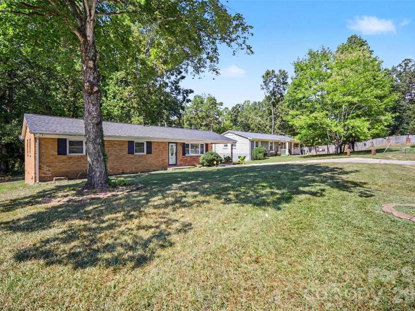 829 Vancouver Lane, Gastonia, NC 28052.  MLS# CAR4424642, YatesRealty ID 51079. 