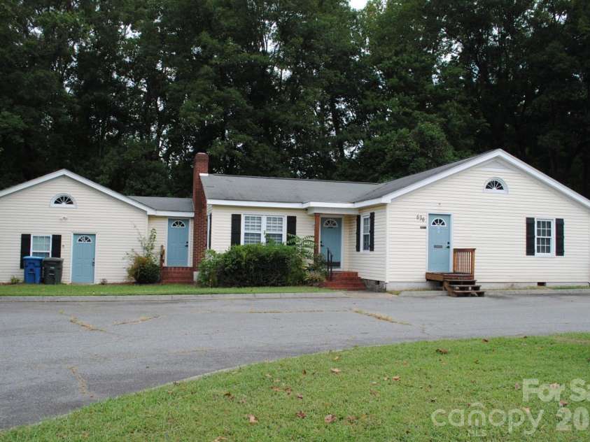 636 Statesville Boulevard, Salisbury, NC 28144.  MLS# CAR4423760, YatesRealty ID 51081. 