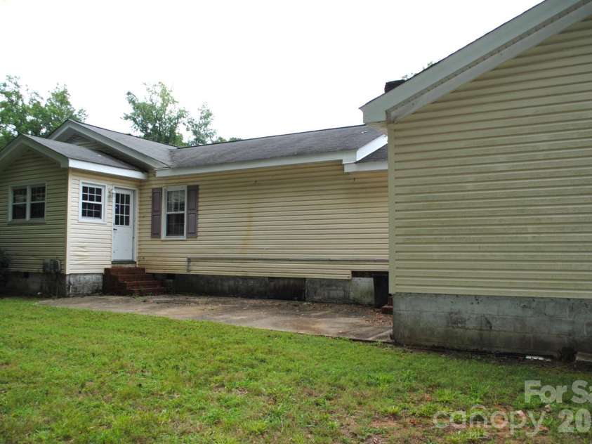 636 Statesville Boulevard, Salisbury, NC 28144.  MLS# CAR4423760, YatesRealty ID 51081. 