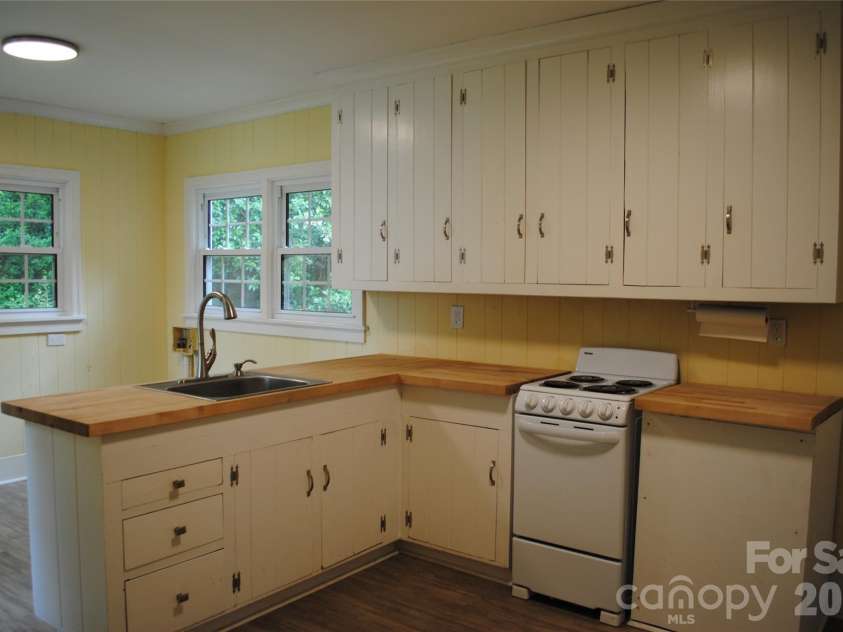 636 Statesville Boulevard, Salisbury, NC 28144.  MLS# CAR4423760, YatesRealty ID 51081. 