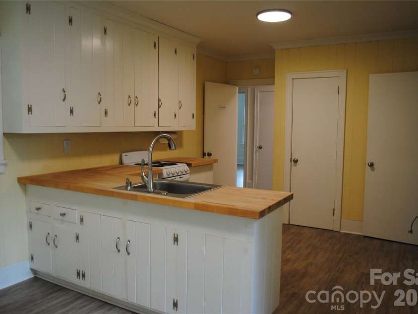 636 Statesville Boulevard, Salisbury, NC 28144.  MLS# CAR4423760, YatesRealty ID 51081. 