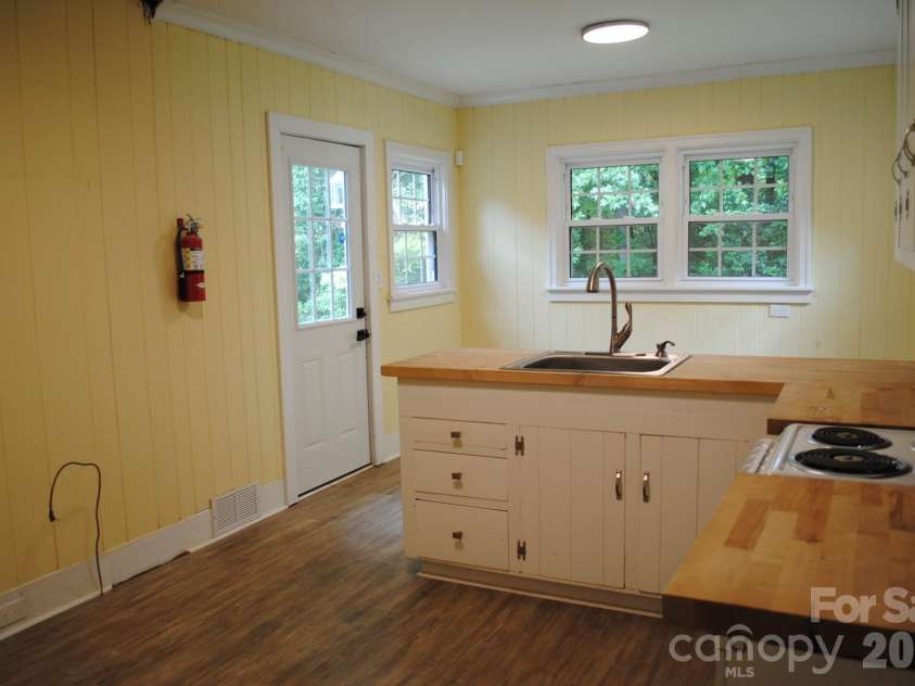 636 Statesville Boulevard, Salisbury, NC 28144.  MLS# CAR4423760, YatesRealty ID 51081. 