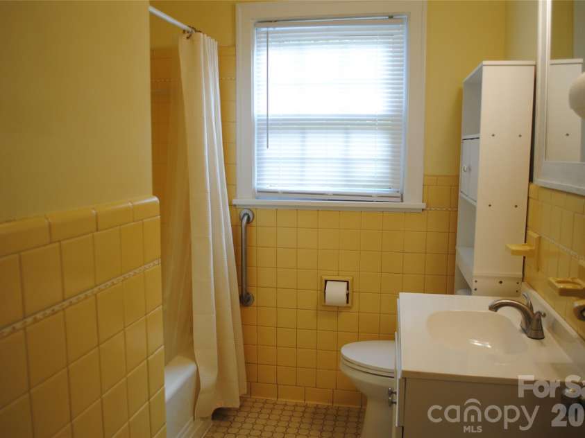 636 Statesville Boulevard, Salisbury, NC 28144.  MLS# CAR4423760, YatesRealty ID 51081. 