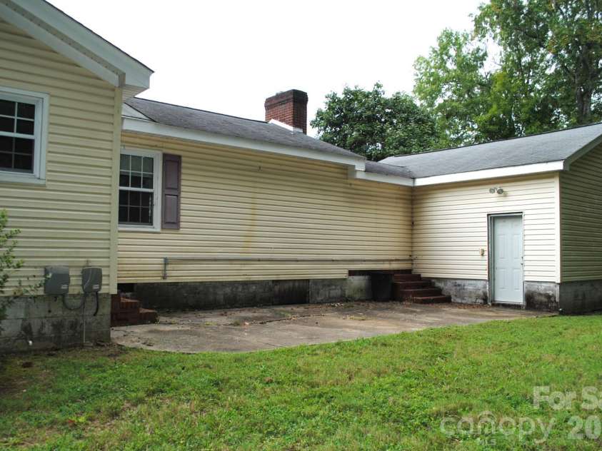 636 Statesville Boulevard, Salisbury, NC 28144.  MLS# CAR4423760, YatesRealty ID 51081. 