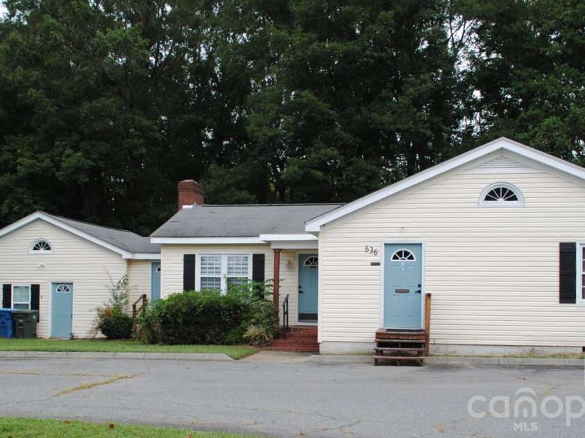 636 Statesville Boulevard, Salisbury, NC 28144.  MLS# CAR4423760, YatesRealty ID 51081. 