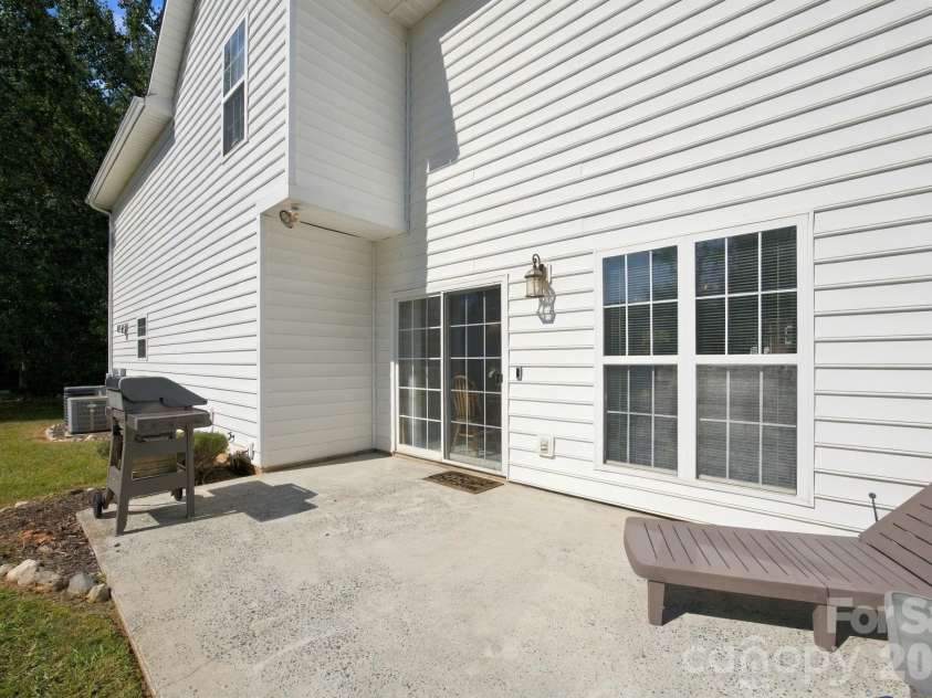 2807 Edgebrook Circle, Matthews, NC 28105.  MLS# CAR4424459, YatesRealty ID 51082. Grill with Direct Gas Line to it.