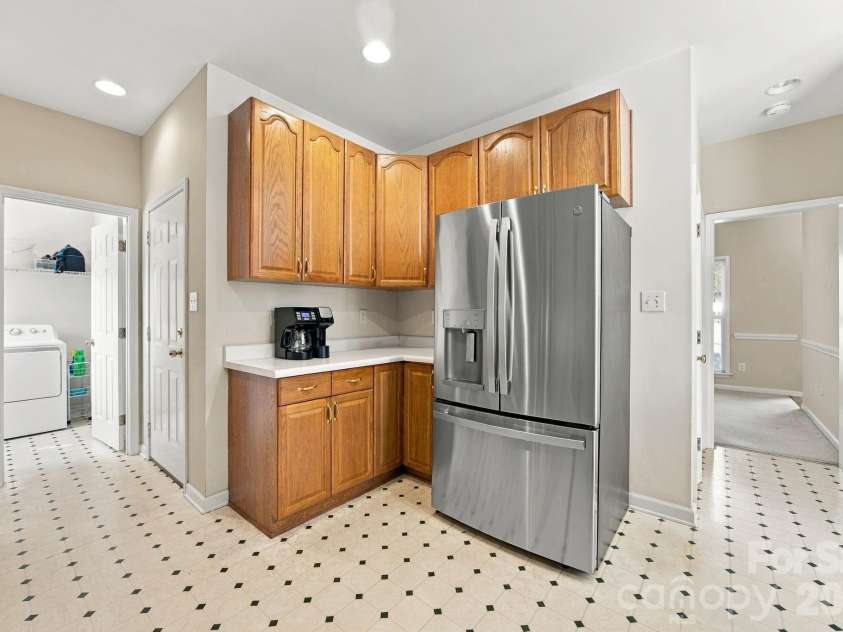 2807 Edgebrook Circle, Matthews, NC 28105.  MLS# CAR4424459, YatesRealty ID 51082. Laundry Room off of Kitchen