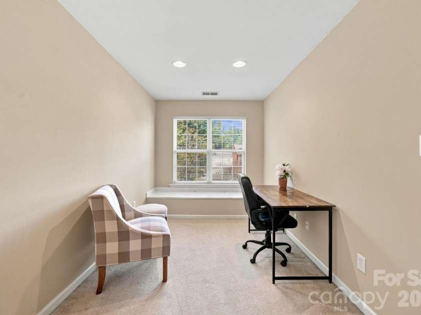 2807 Edgebrook Circle, Matthews, NC 28105.  MLS# CAR4424459, YatesRealty ID 51082. Sitting Area Measures7'11 x 10'9