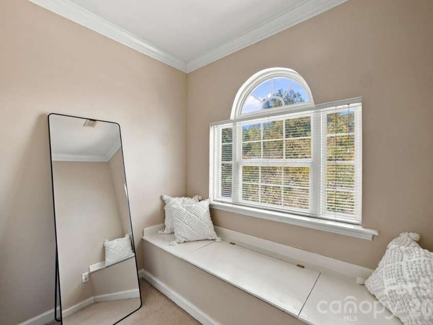 2807 Edgebrook Circle, Matthews, NC 28105.  MLS# CAR4424459, YatesRealty ID 51082. Window Seat in Alcove