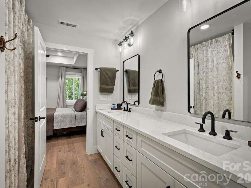 1013 37th Street, Hickory, NC 28602.  MLS# CAR4420587, YatesRealty ID 51083. 