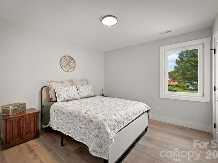 1013 37th Street, Hickory, NC 28602.  MLS# CAR4420587, YatesRealty ID 51083. 