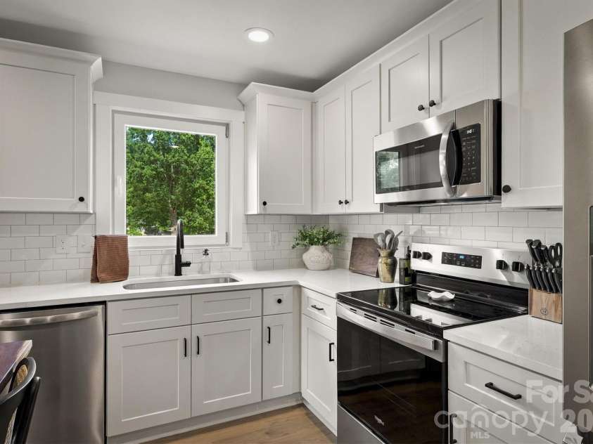 1013 37th Street, Hickory, NC 28602.  MLS# CAR4420587, YatesRealty ID 51083. 