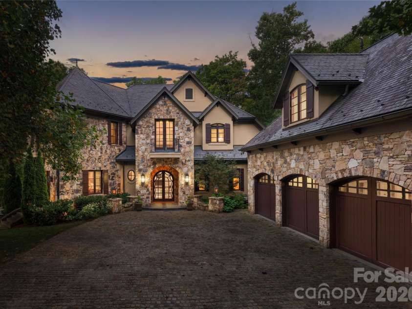 204 Secluded Hills Lane, Arden, NC 28704.  MLS# CAR4423325, YatesRealty ID 51088. 