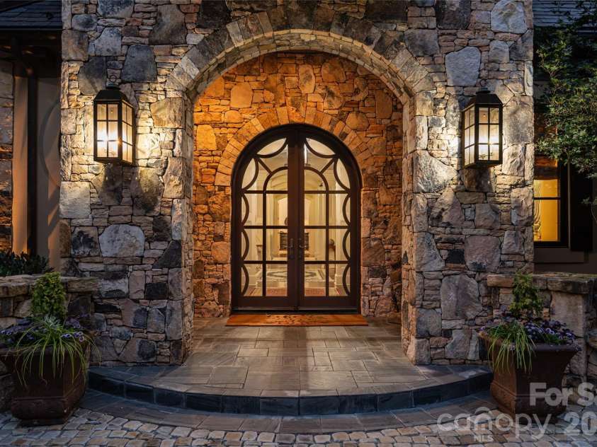 204 Secluded Hills Lane, Arden, NC 28704.  MLS# CAR4423325, YatesRealty ID 51088. 
