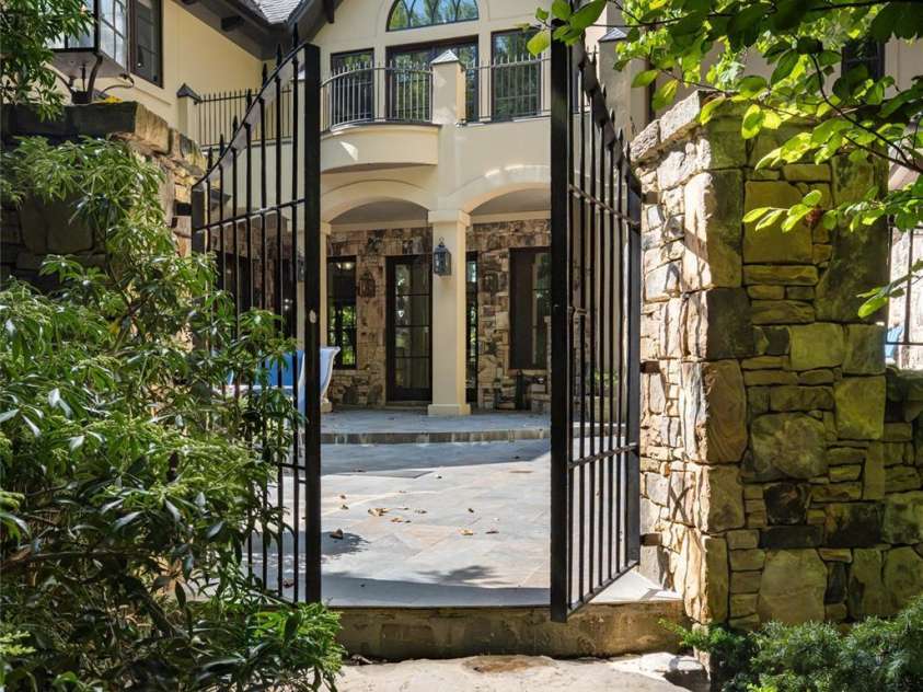 204 Secluded Hills Lane, Arden, NC 28704.  MLS# CAR4423325, YatesRealty ID 51088. 