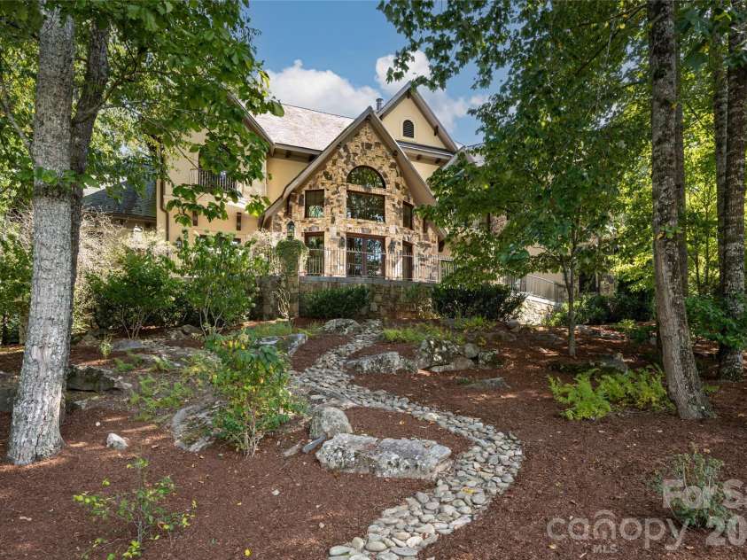 204 Secluded Hills Lane, Arden, NC 28704.  MLS# CAR4423325, YatesRealty ID 51088. 