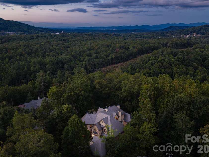 204 Secluded Hills Lane, Arden, NC 28704.  MLS# CAR4423325, YatesRealty ID 51088. 