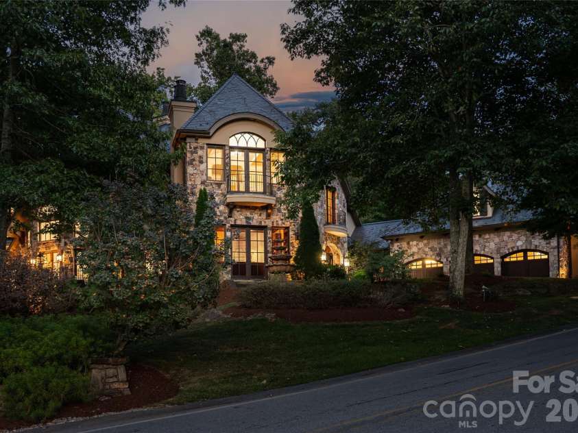 204 Secluded Hills Lane, Arden, NC 28704.  MLS# CAR4423325, YatesRealty ID 51088. 