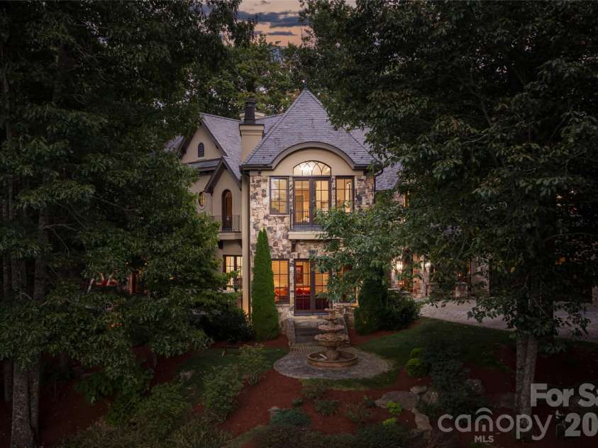 204 Secluded Hills Lane, Arden, NC 28704.  MLS# CAR4423325, YatesRealty ID 51088. 