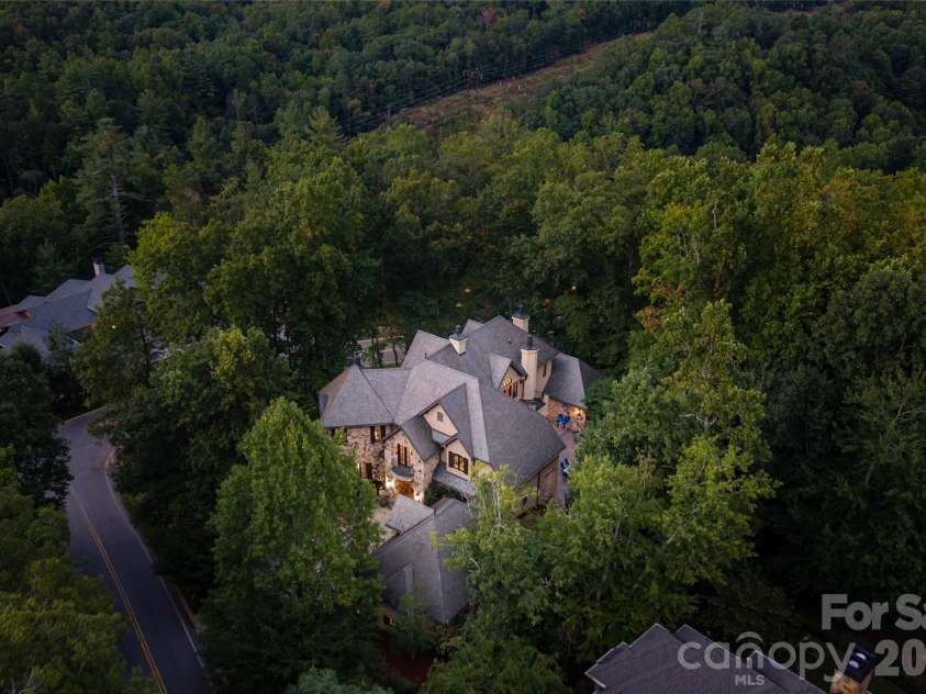 204 Secluded Hills Lane, Arden, NC 28704.  MLS# CAR4423325, YatesRealty ID 51088. 