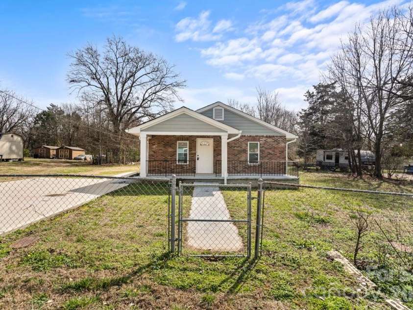 207 Fairdale Street, Kings Mountain, NC 28086.  MLS# CAR4350366, YatesRealty ID 5109. 