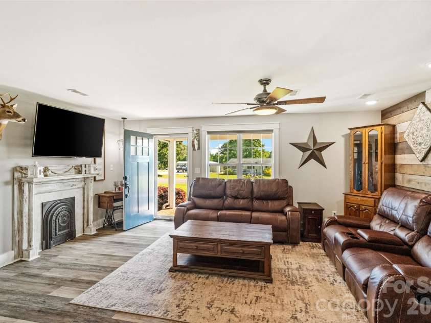 8185 Park Place Road, York, SC 29745.  MLS# CAR4425184, YatesRealty ID 51092. 