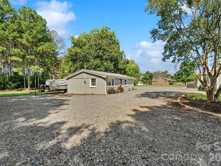 8185 Park Place Road, York, SC 29745.  MLS# CAR4425184, YatesRealty ID 51092. 