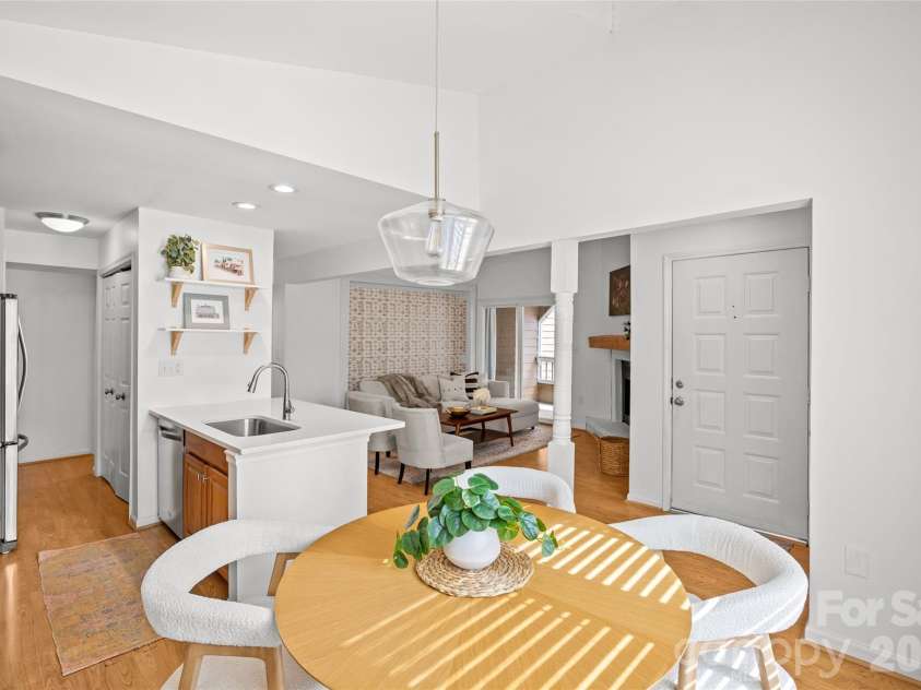 413 8th Street, Charlotte, NC 28202.  MLS# CAR4353958, YatesRealty ID 5110. 