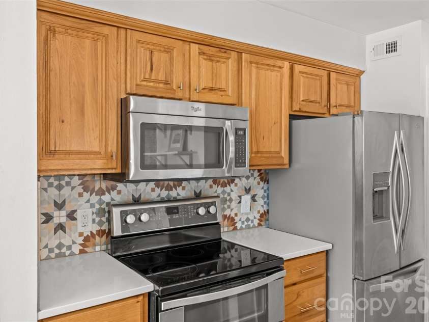 413 8th Street, Charlotte, NC 28202.  MLS# CAR4353958, YatesRealty ID 5110. 