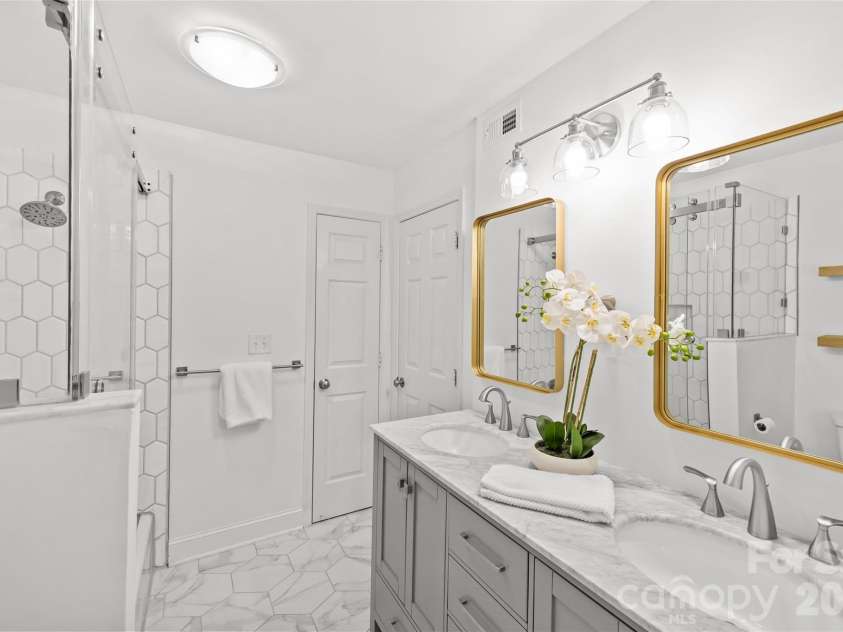 413 8th Street, Charlotte, NC 28202.  MLS# CAR4353958, YatesRealty ID 5110. 