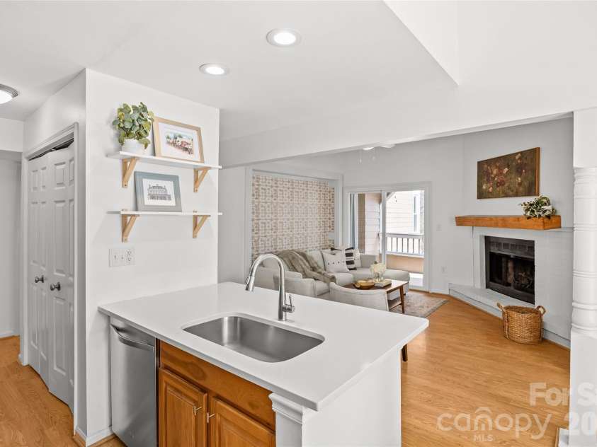 413 8th Street, Charlotte, NC 28202.  MLS# CAR4353958, YatesRealty ID 5110. 