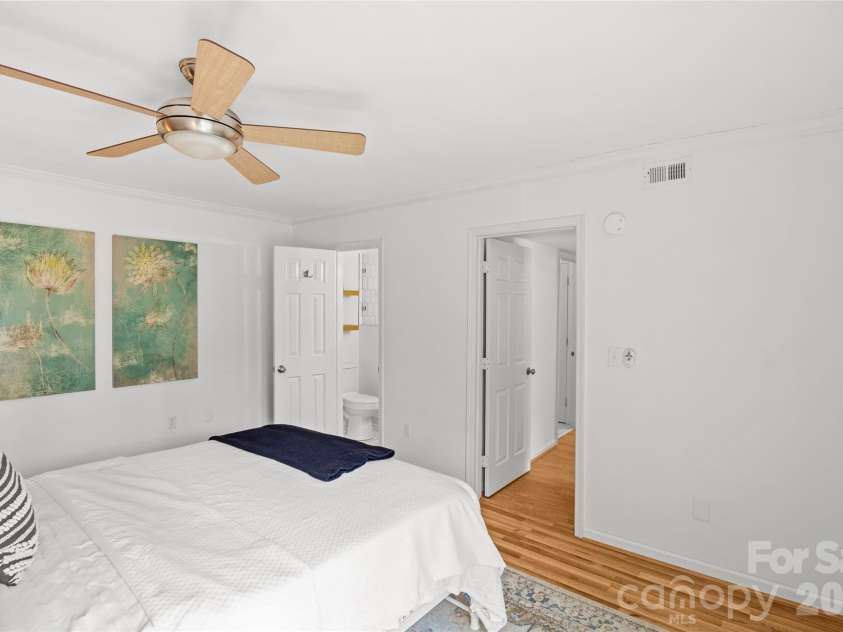 413 8th Street, Charlotte, NC 28202.  MLS# CAR4353958, YatesRealty ID 5110. 