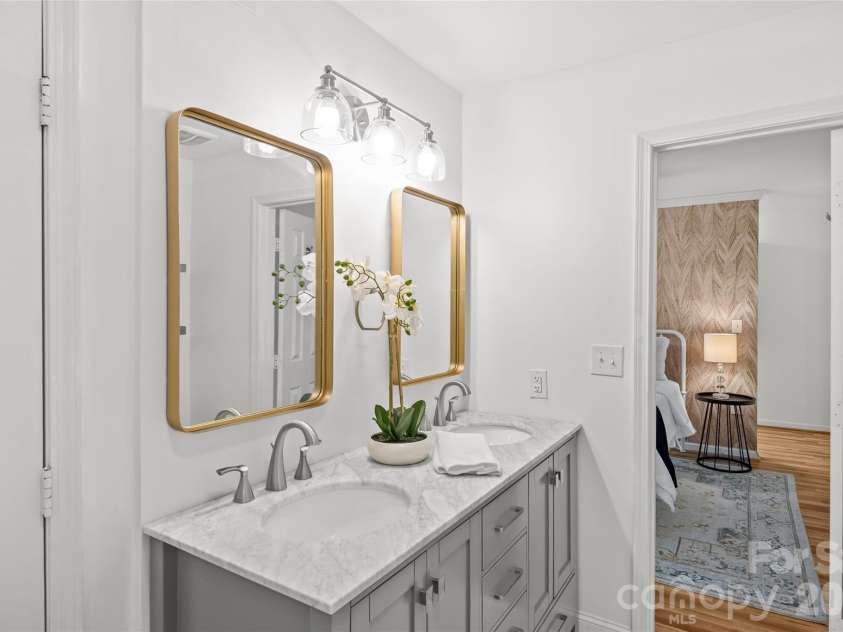 413 8th Street, Charlotte, NC 28202.  MLS# CAR4353958, YatesRealty ID 5110. 