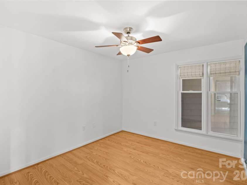413 8th Street, Charlotte, NC 28202.  MLS# CAR4353958, YatesRealty ID 5110. 