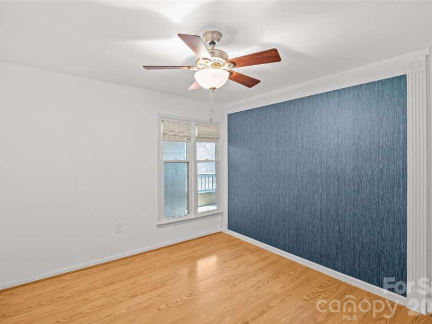 413 8th Street, Charlotte, NC 28202.  MLS# CAR4353958, YatesRealty ID 5110. 