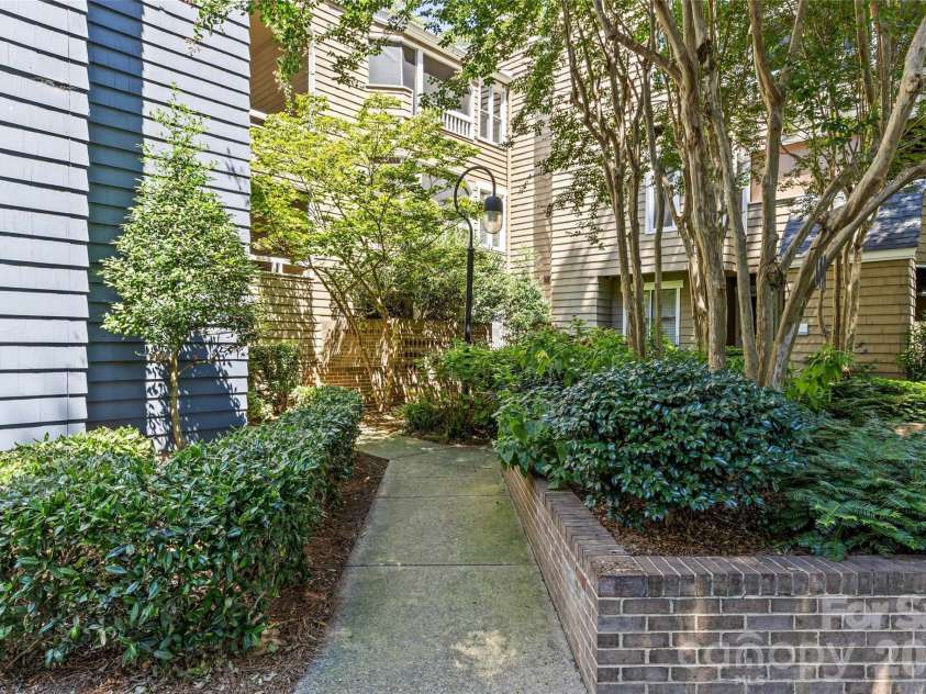 413 8th Street, Charlotte, NC 28202.  MLS# CAR4353958, YatesRealty ID 5110. 