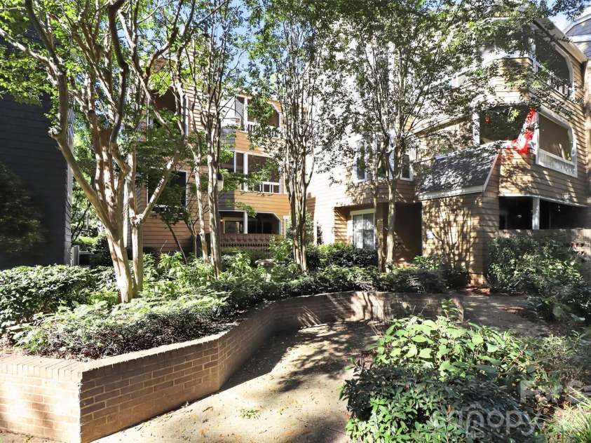 413 8th Street, Charlotte, NC 28202.  MLS# CAR4432040, YatesRealty ID 5110. 