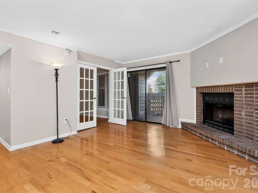 413 8th Street, Charlotte, NC 28202.  MLS# CAR4432040, YatesRealty ID 5110. 